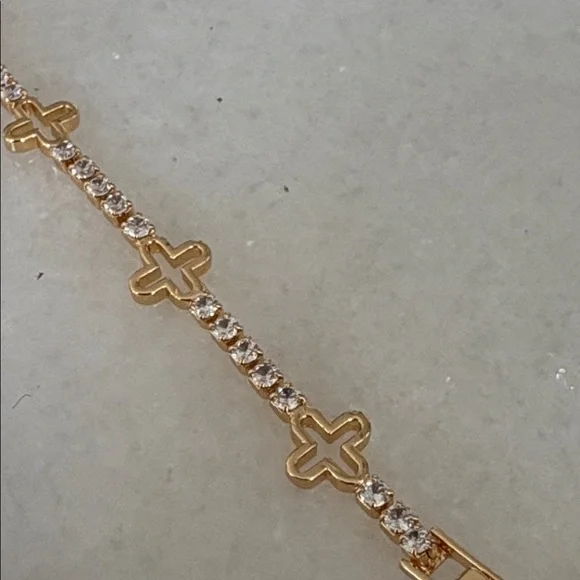 ✨New Rose gold-toned tennis bracelet crosses and cubic zirconia stones 7.5” 🎁